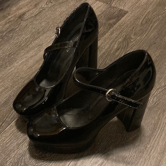 Platform heels - Picture 1 of 6